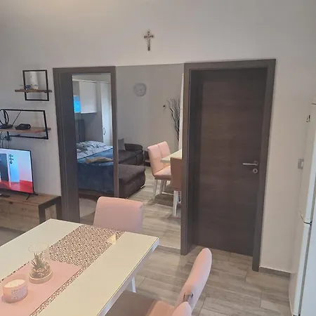 Apartman Paola *